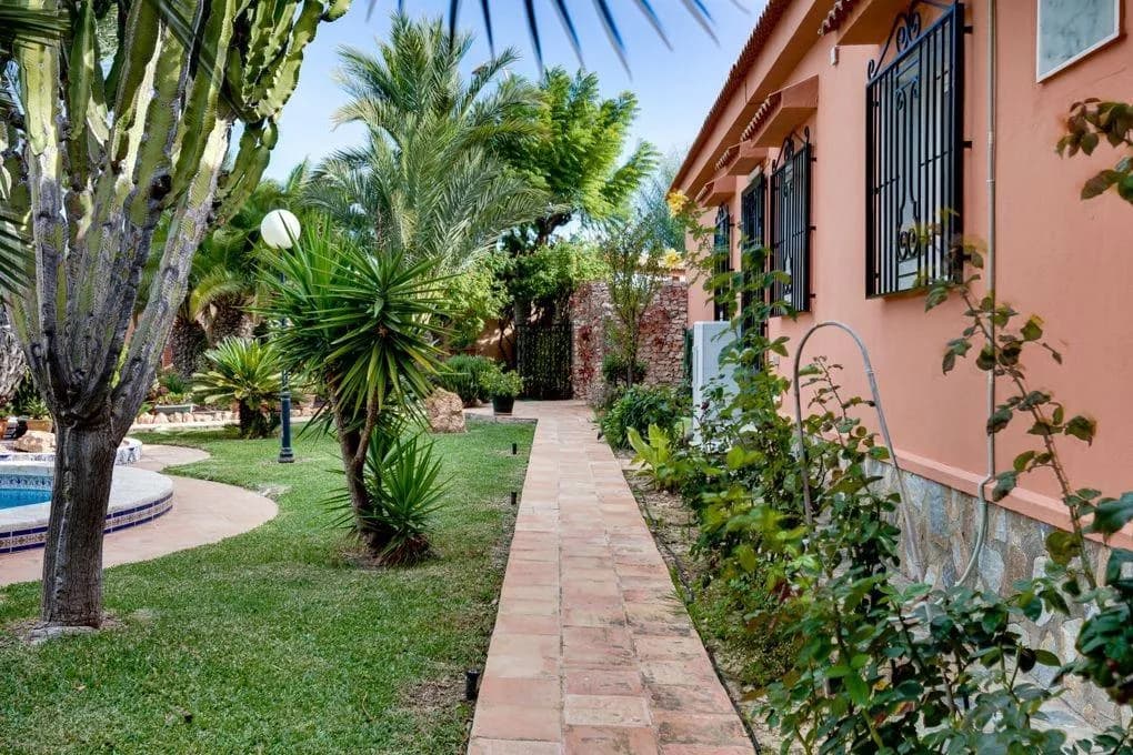 Villa met 5 slaapkamers te koop in Torrevieja, Alicante - Image 8