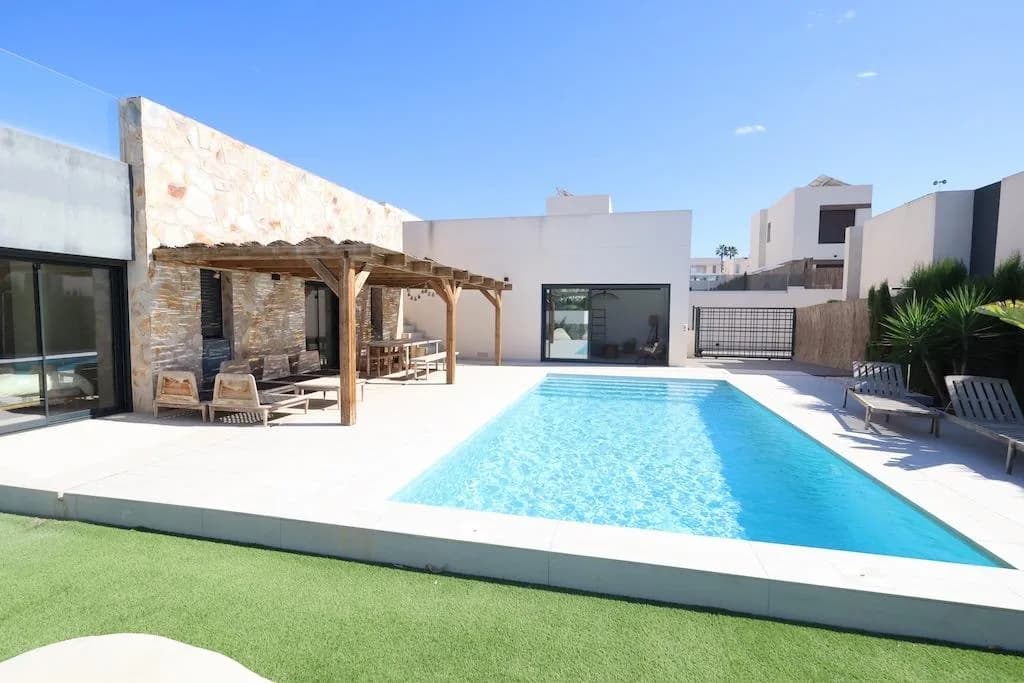 Villa de 3 dormitorios en venta en Algorfa, Alicante