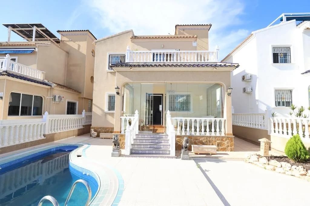 Villa de 3 chambres à vendre à Orihuela Costa, Alicante