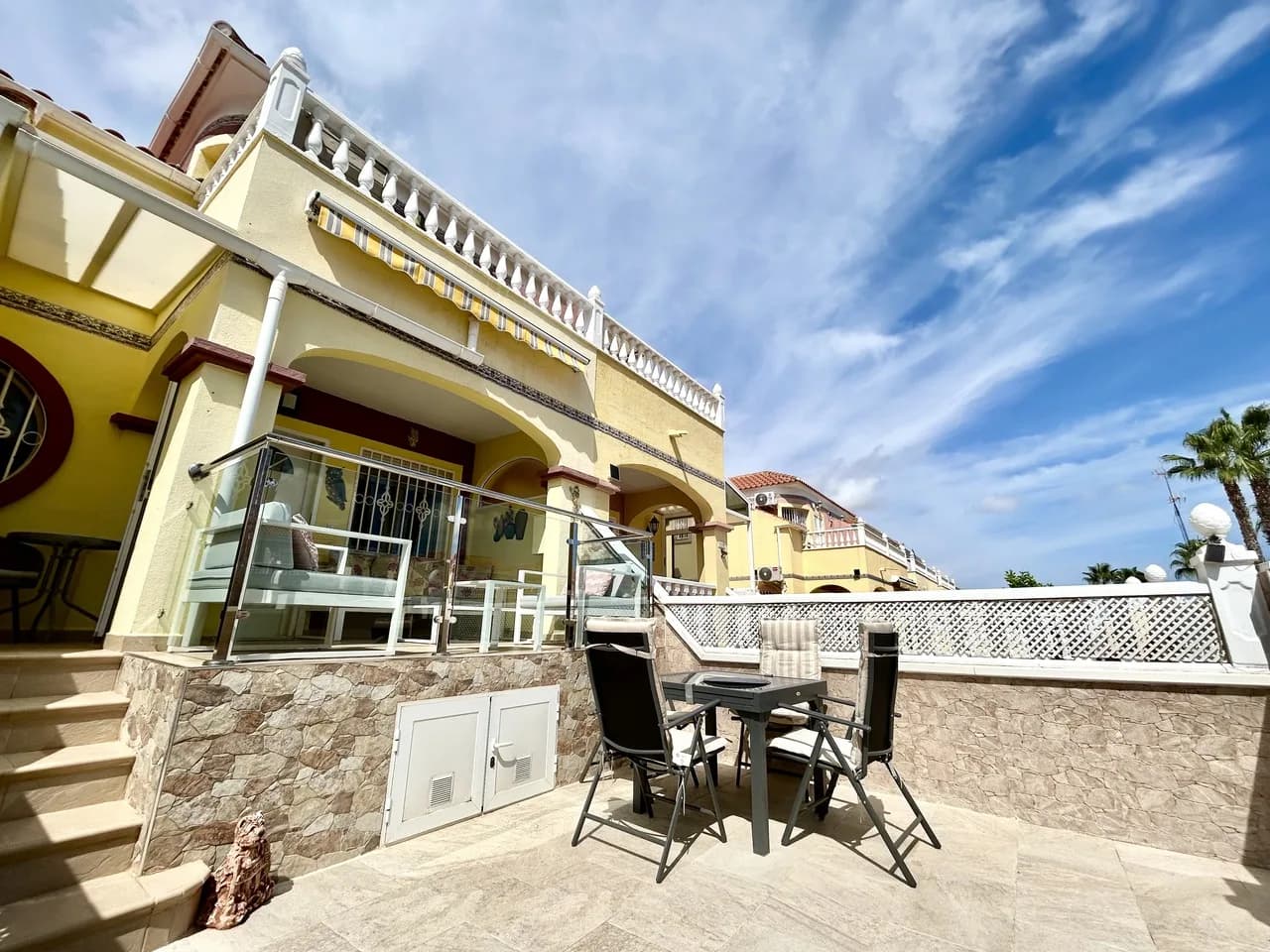 Townhouse de 3 chambres à vendre à Cabo Roig, Alicante - Image 2