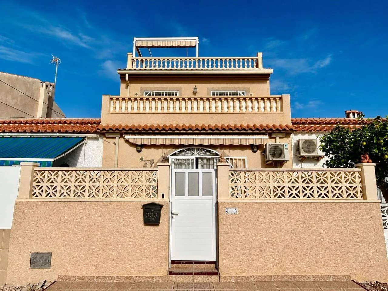 Townhouse met 3 slaapkamers te koop in Torrevieja, Alicante - Image 2
