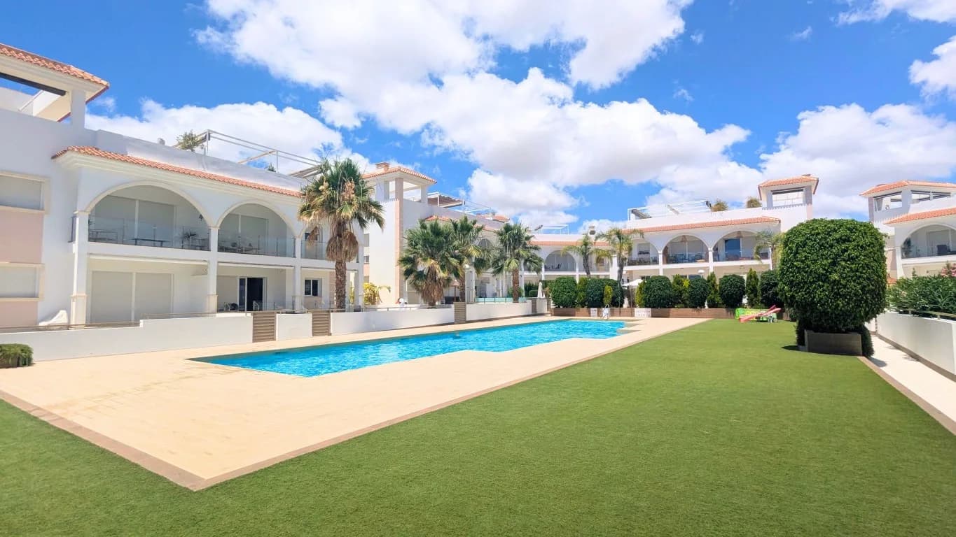Villa de 2 dormitorios en venta en Ciudad Quesada, Alicante - Image 2