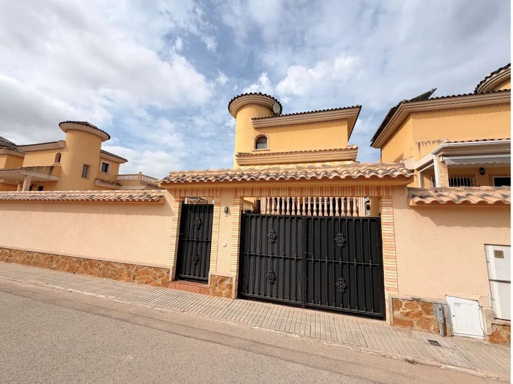 Detached Villa In Lo Crispin - Image 5