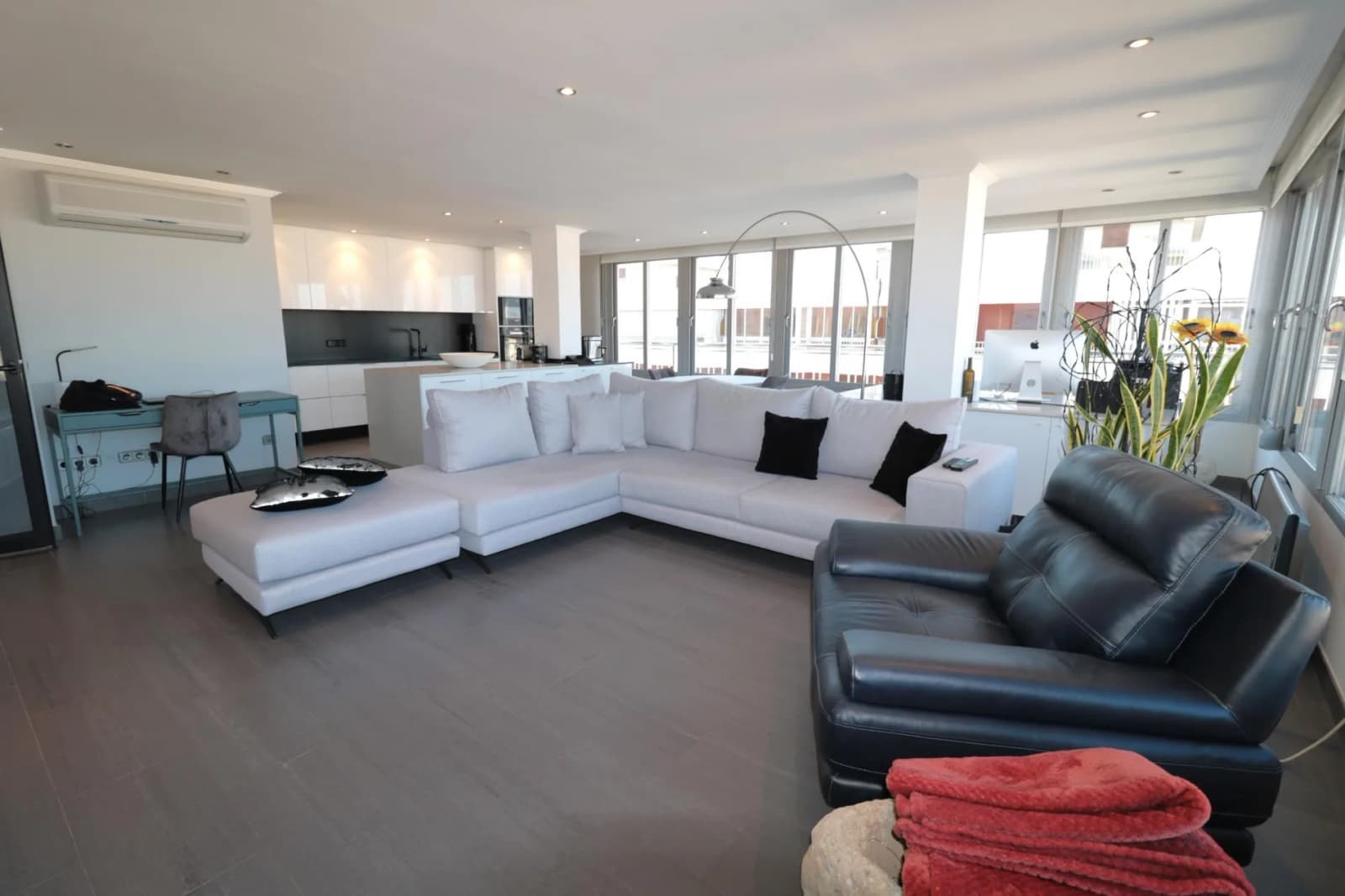 2 Bedroom Villa for Sale in Torrevieja, Alicante - Image 8