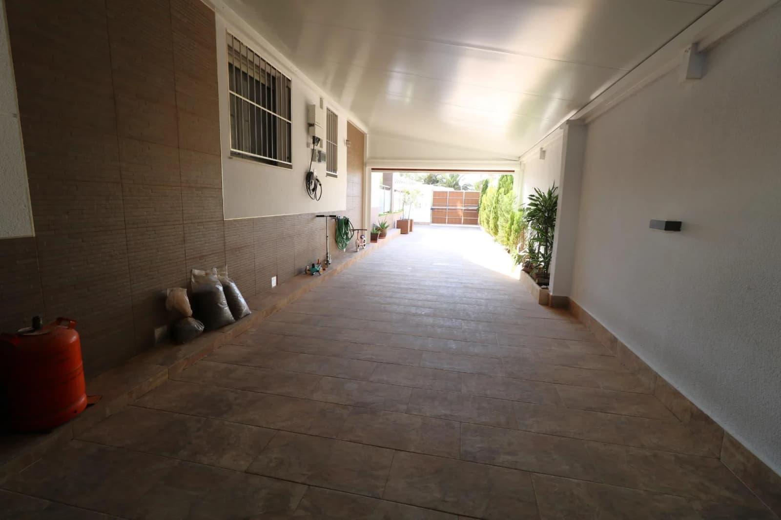 Villa de 6 dormitorios en venta en Torrevieja, Alicante - Image 6