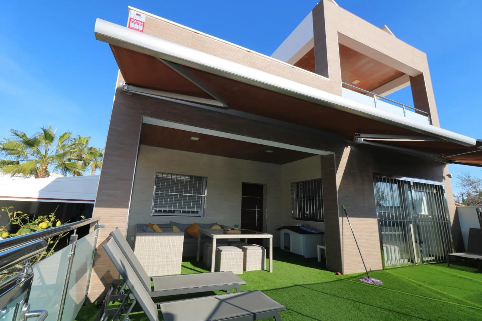Villa de 6 dormitorios en venta en Torrevieja, Alicante - Image 9