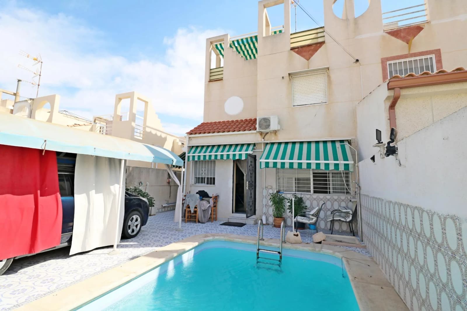 Villa med 4 sovrum till salu i Torrevieja, Alicante