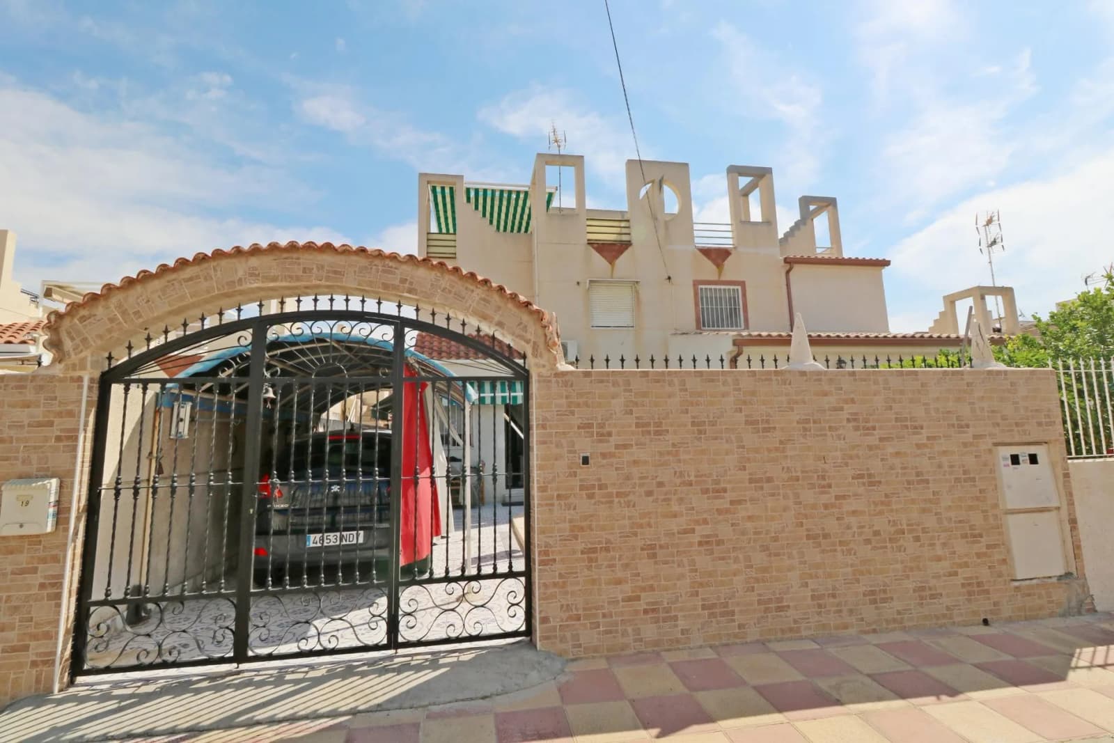 Villa med 4 sovrum till salu i Torrevieja, Alicante - Image 2