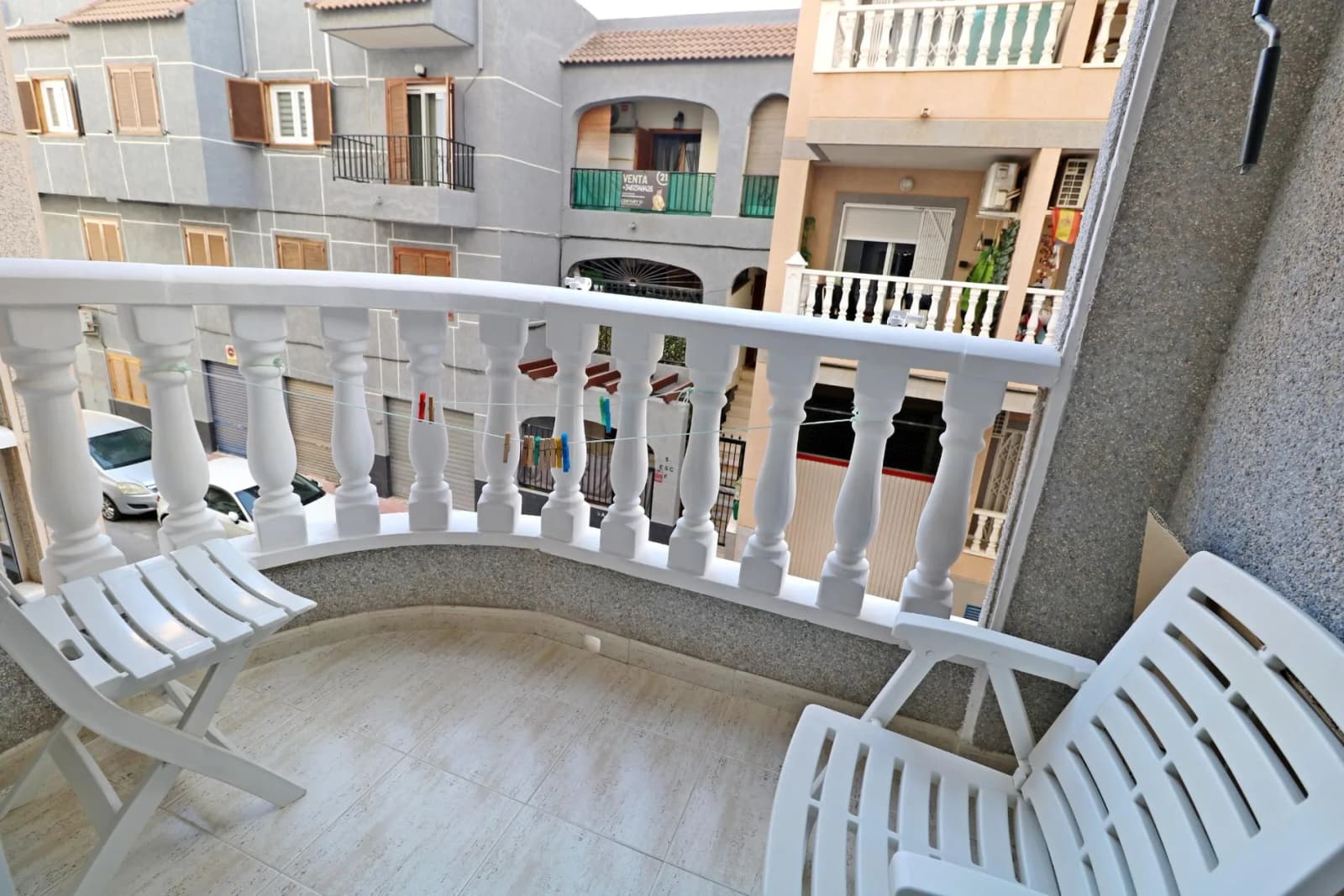 Apartment de 2 dormitorios en venta en Torrevieja, Alicante - Image 4
