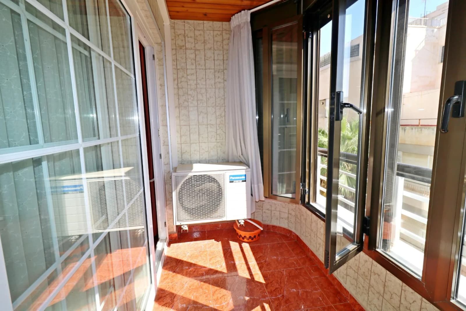 Apartment de 3 dormitorios en venta en Torrevieja, Alicante - Image 6