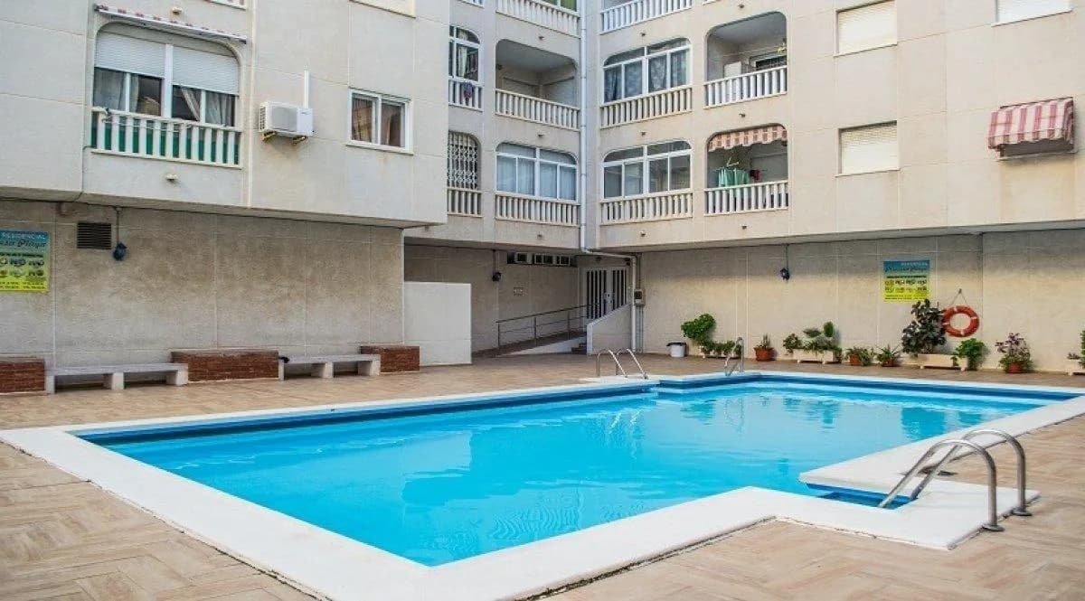 Apartment de 2 dormitorios en venta en Torrevieja, Alicante