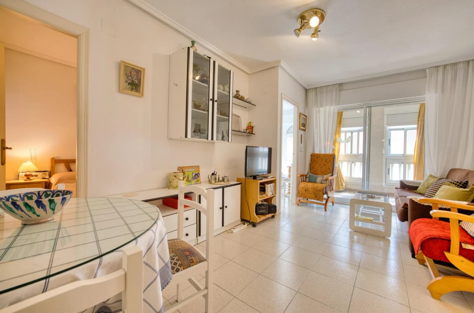 Apartment de 2 dormitorios en venta en Torrevieja, Alicante - Image 2