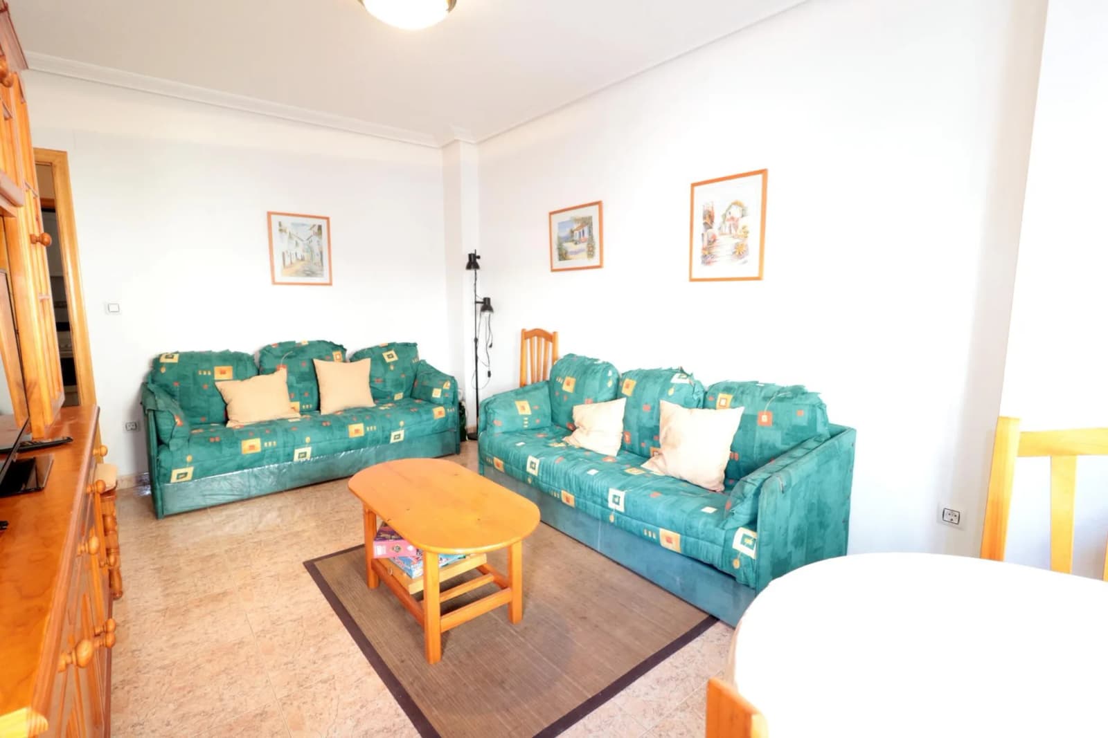 Apartment de 2 dormitorios en venta en Torrevieja, Alicante - Image 2
