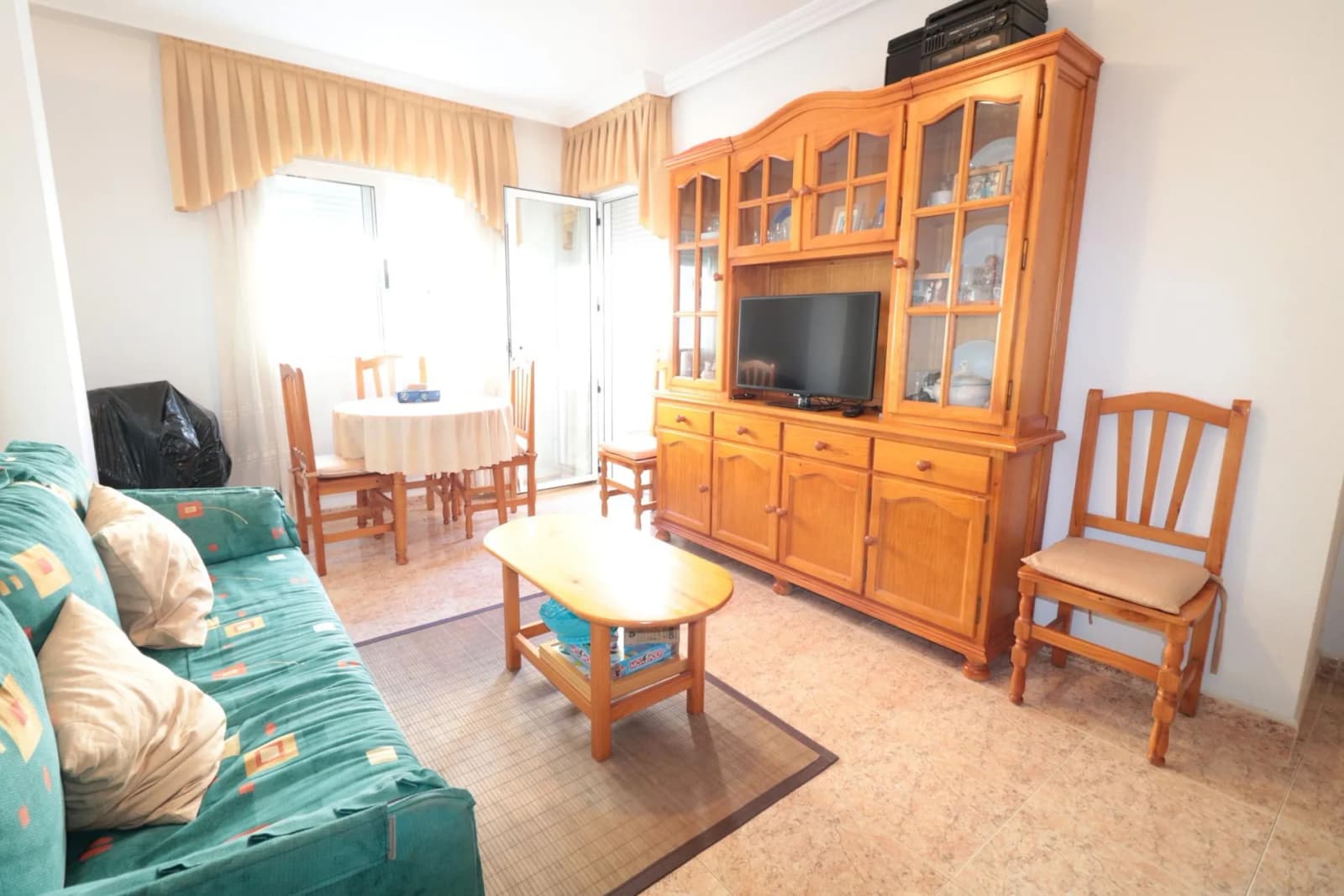 Apartment de 2 dormitorios en venta en Torrevieja, Alicante - Image 3
