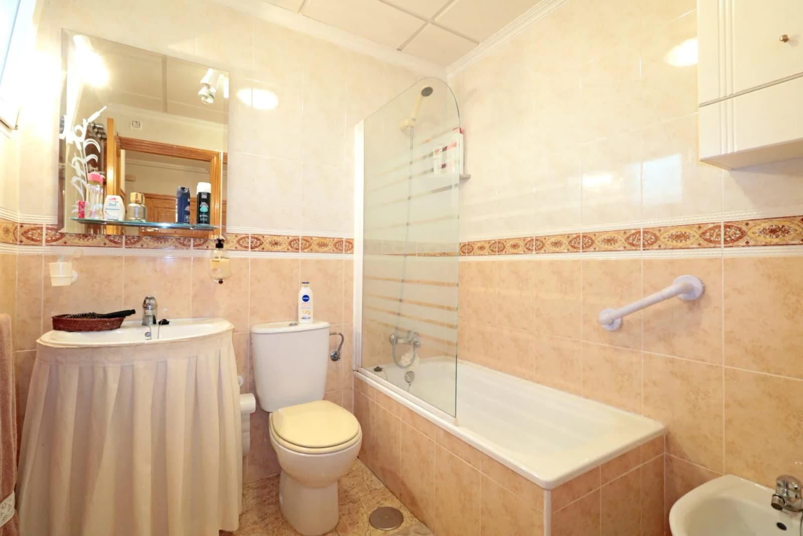 Apartment de 2 dormitorios en venta en Torrevieja, Alicante - Image 9