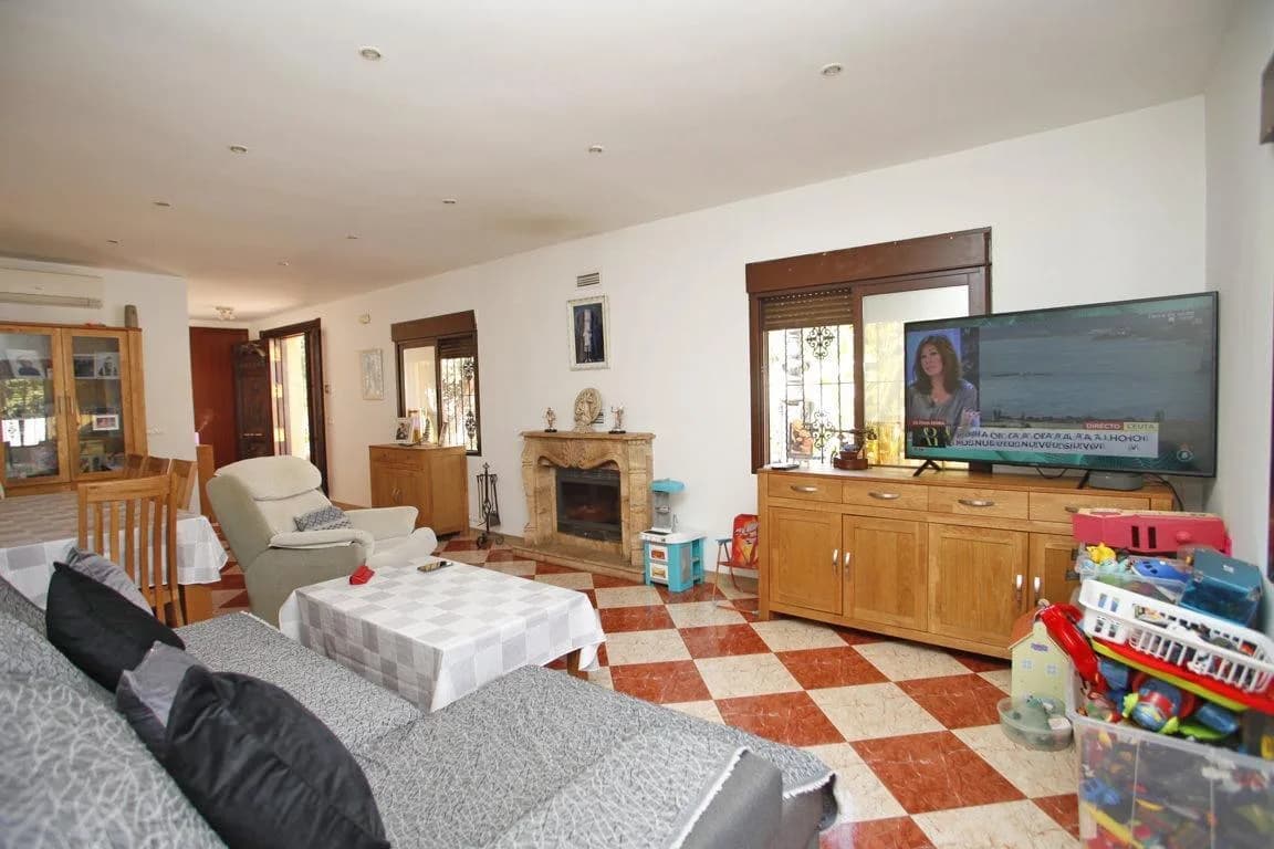 Villa de 4 dormitorios en venta en Torrevieja, Alicante - Image 8