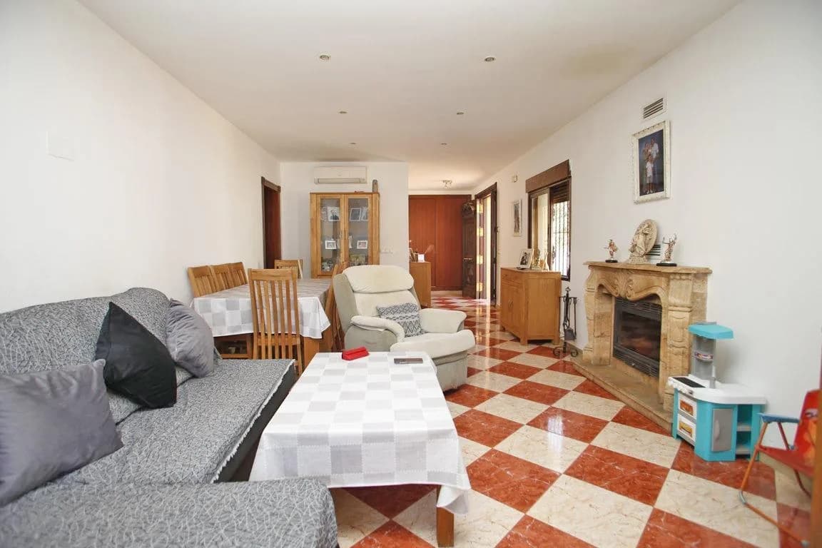 Villa de 4 dormitorios en venta en Torrevieja, Alicante - Image 9