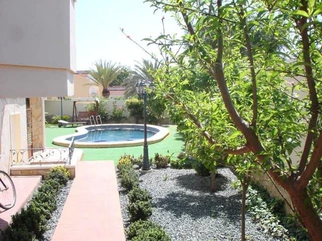 Villa de 4 dormitorios en venta en Ciudad quesada, Alicante - Image 4