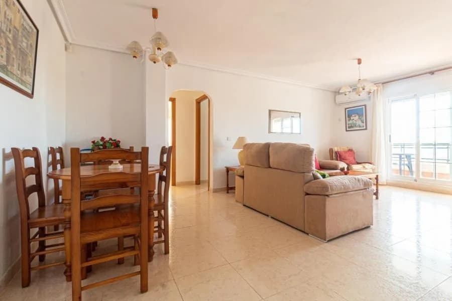 Apartment de 3 dormitorios en venta en Pilar de la Horadada, Alicante - Image 3