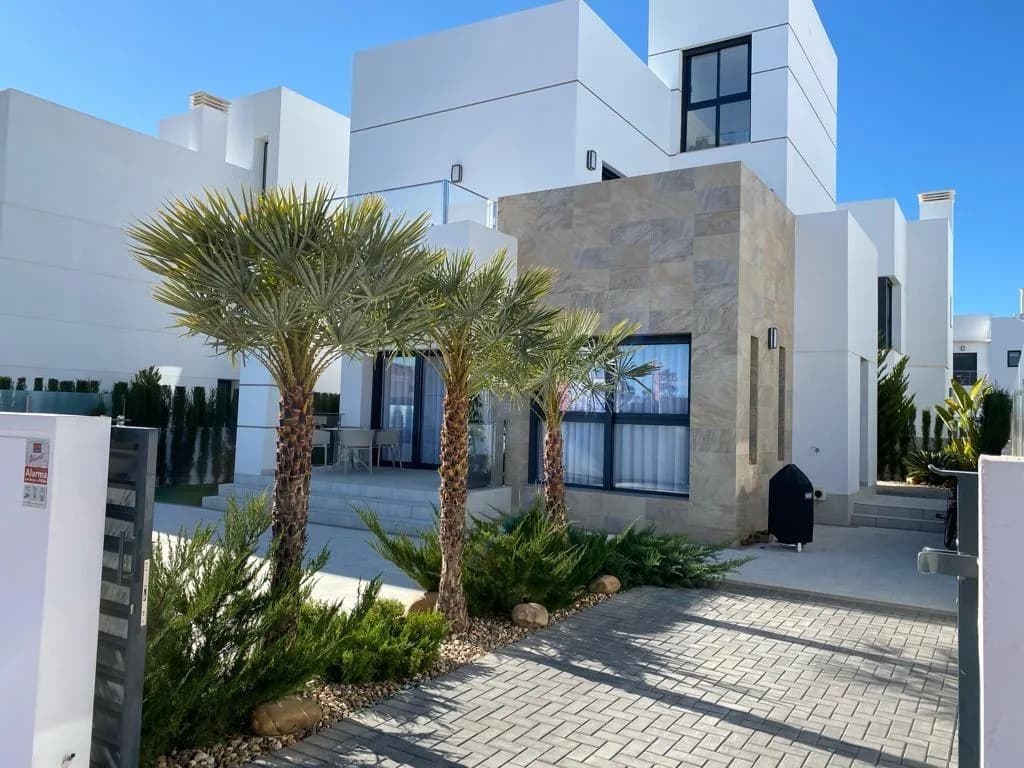 Villa de 3 dormitorios en venta en Ciudad quesada, Alicante - Image 2