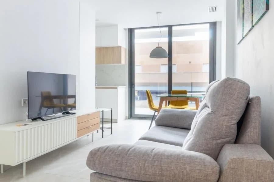 Apartment de 2 dormitorios en venta en Torrevieja, Alicante - Image 2
