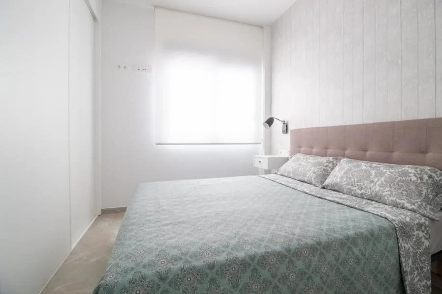 Apartment de 2 dormitorios en venta en Torrevieja, Alicante - Image 5