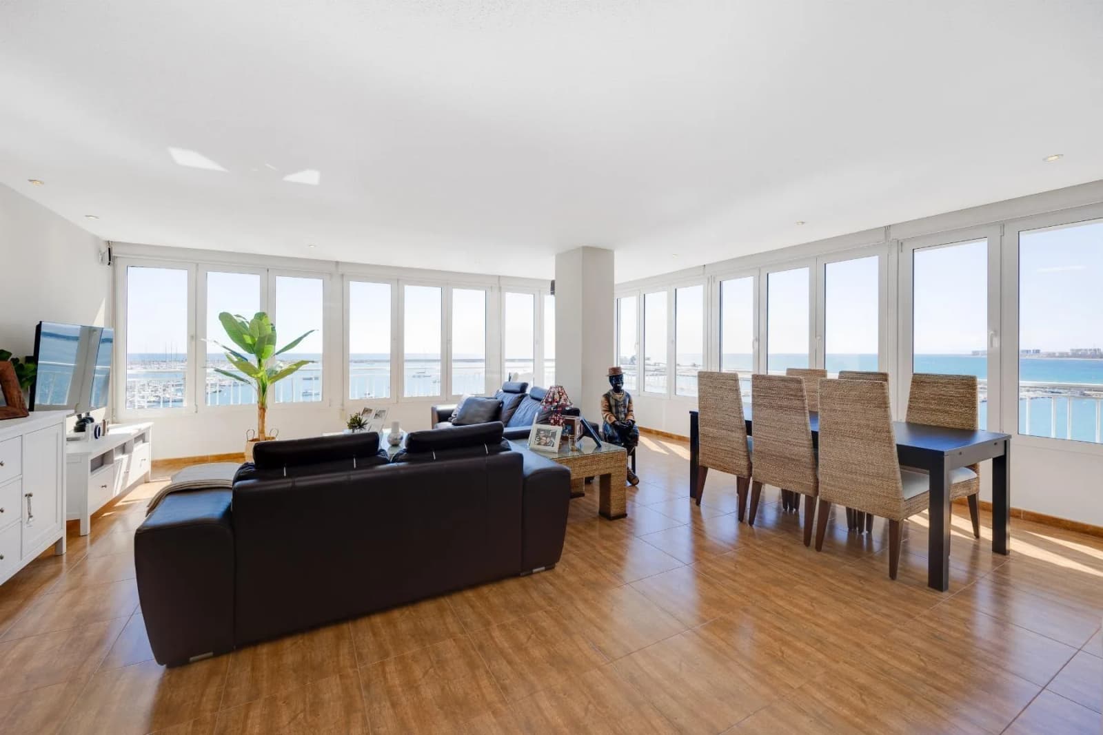 Apartment de 3 dormitorios en venta en Torrevieja, Alicante - Image 5