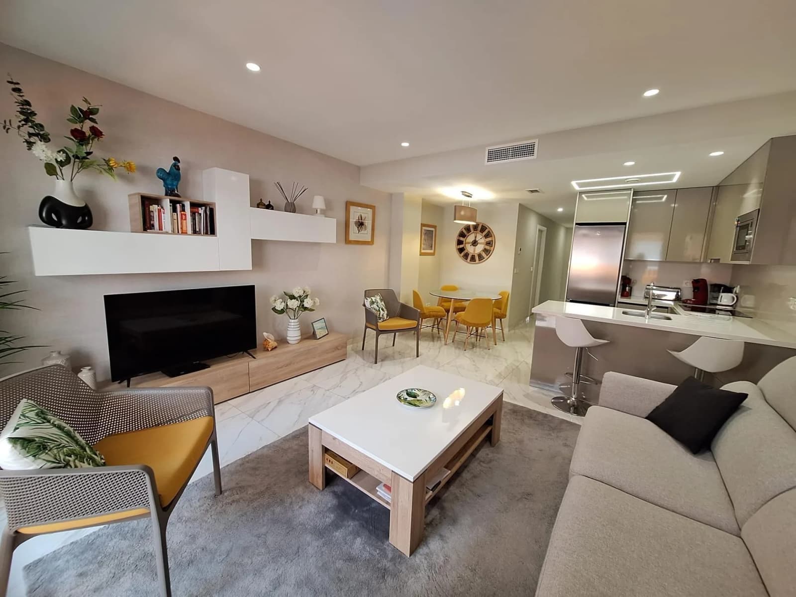 Apartment de 2 dormitorios en venta en Torrevieja, Alicante - Image 7