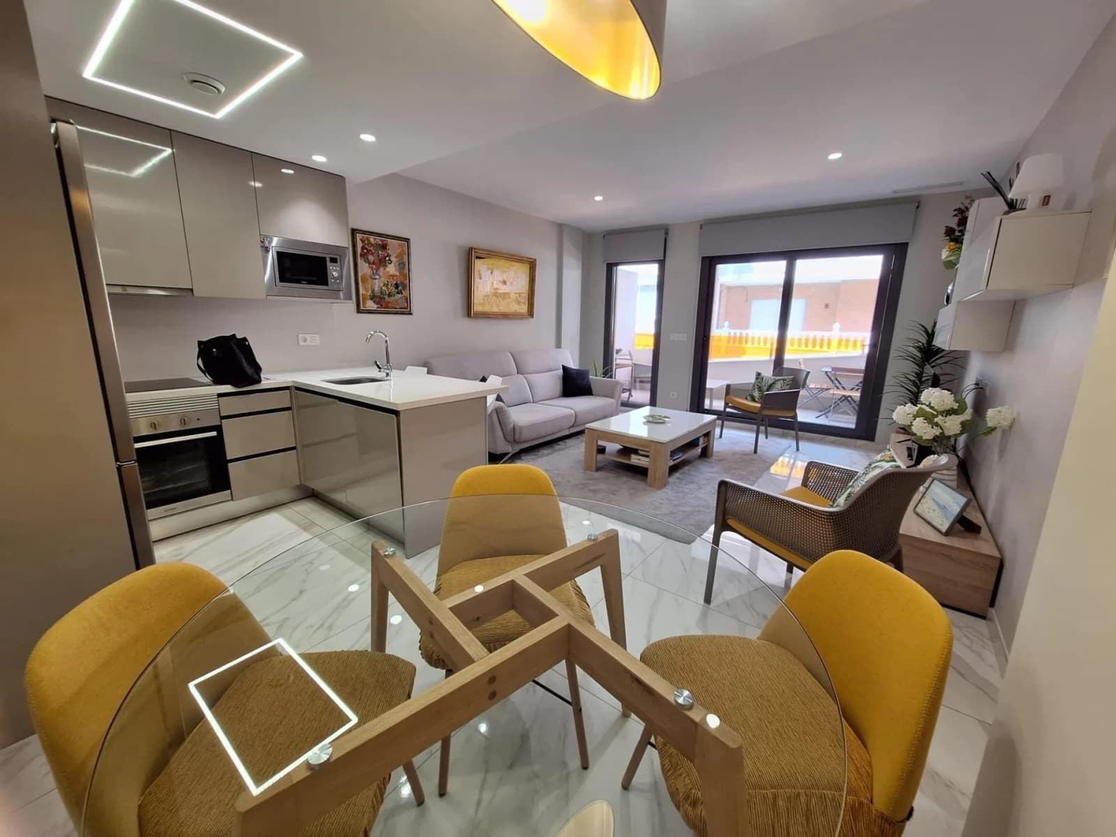Apartment de 2 dormitorios en venta en Torrevieja, Alicante - Image 8