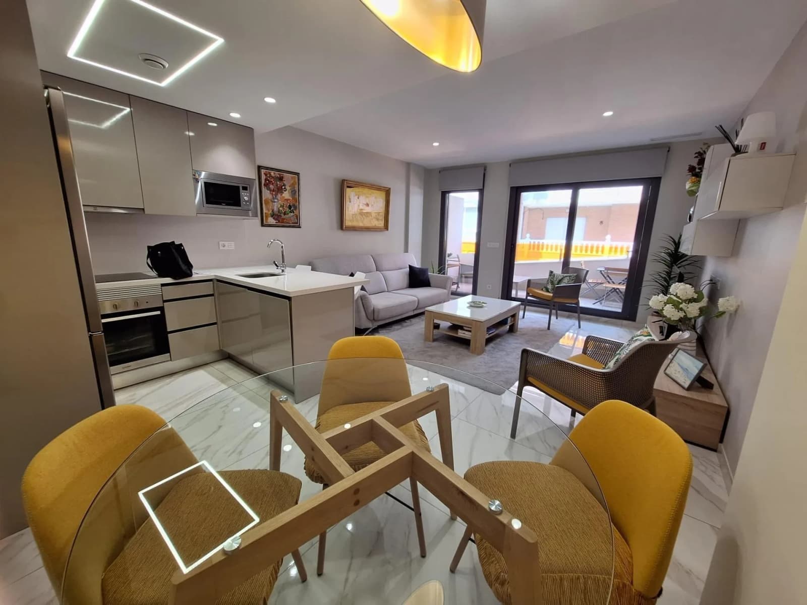 Apartment de 2 dormitorios en venta en Torrevieja, Alicante - Image 9