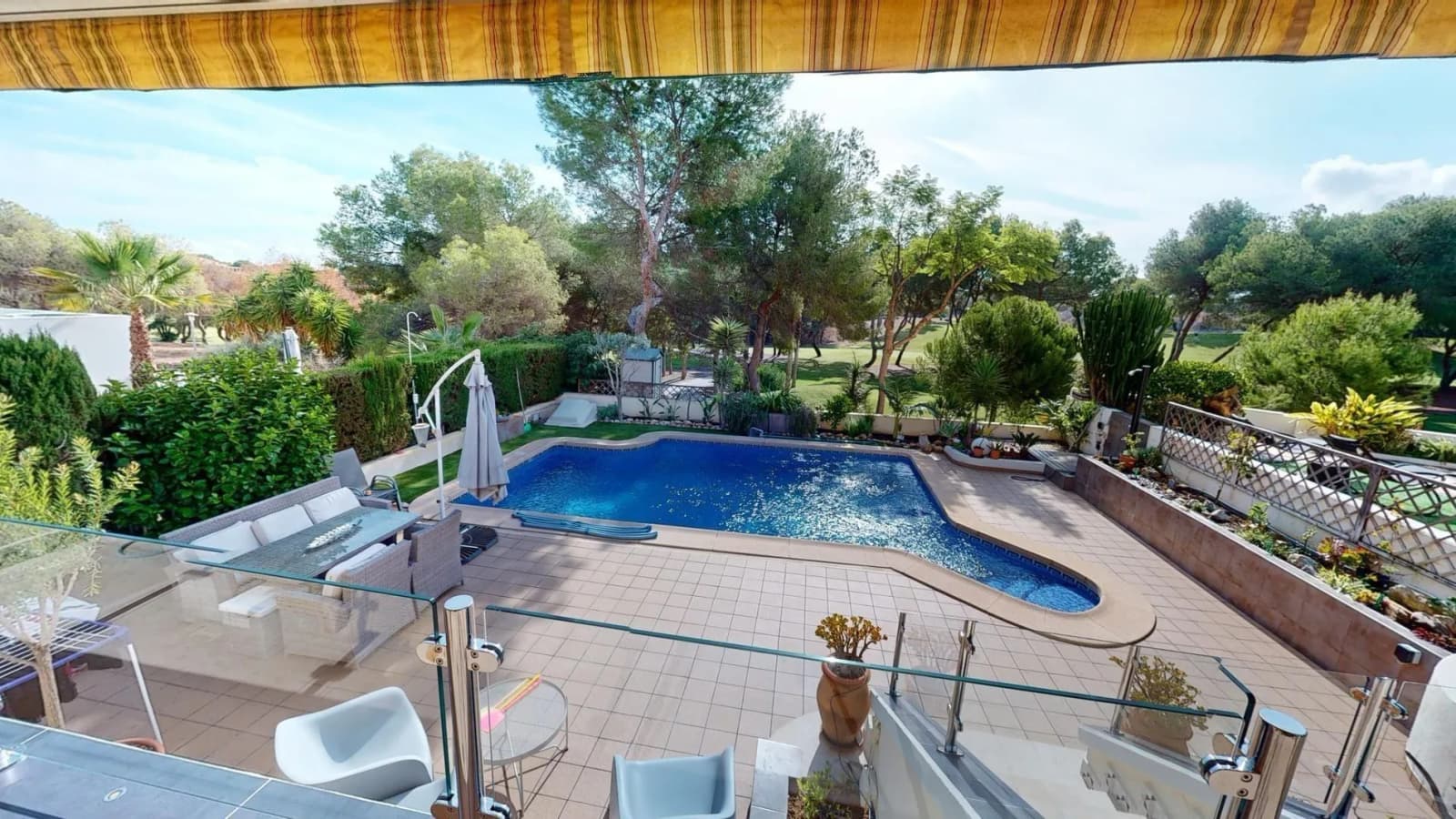 Villa de 3 dormitorios en venta en Orihuela Costa, Alicante
