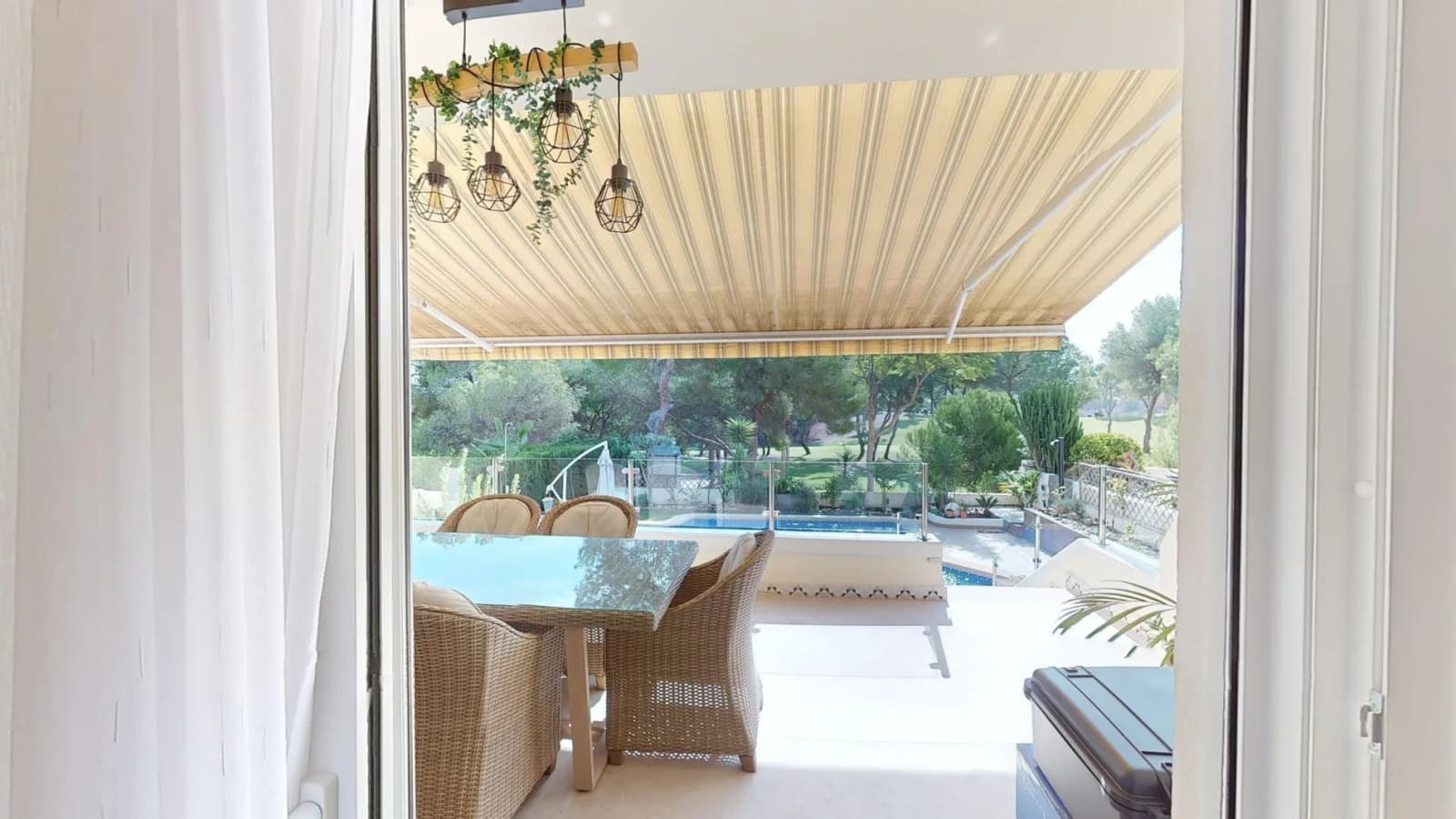 Villa de 3 dormitorios en venta en Orihuela Costa, Alicante - Image 2