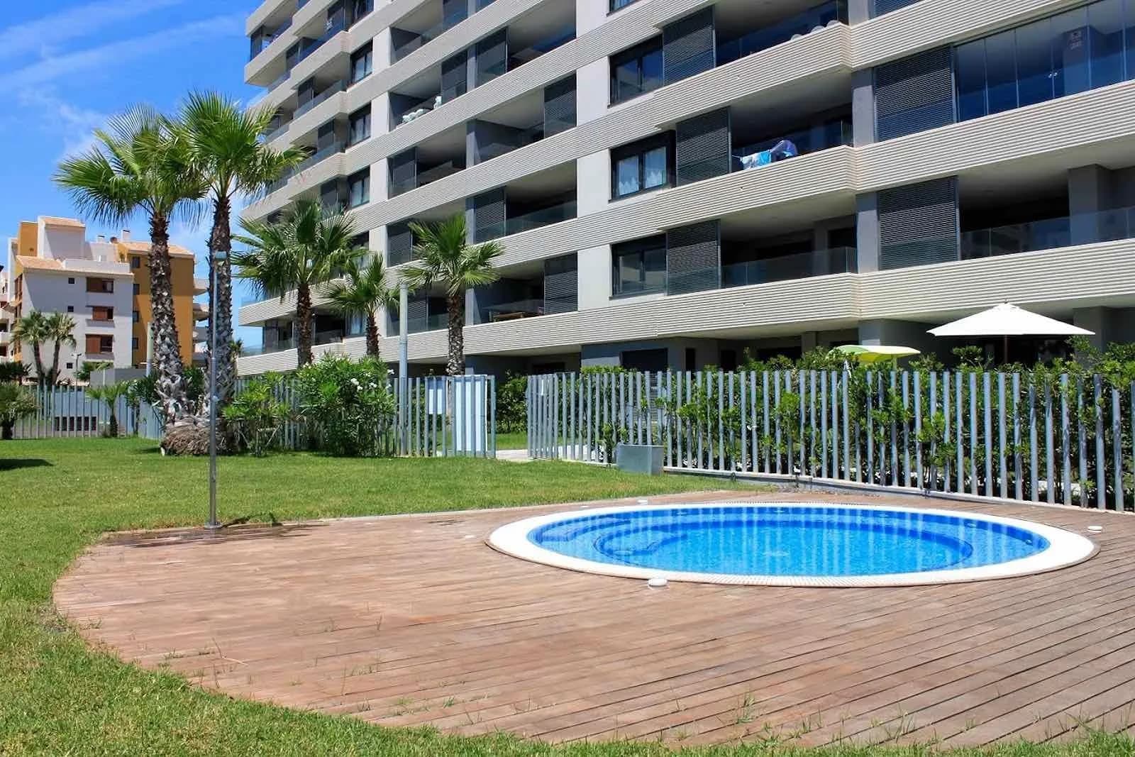 Apartment de 3 dormitorios en venta en Torrevieja, Alicante - Image 3