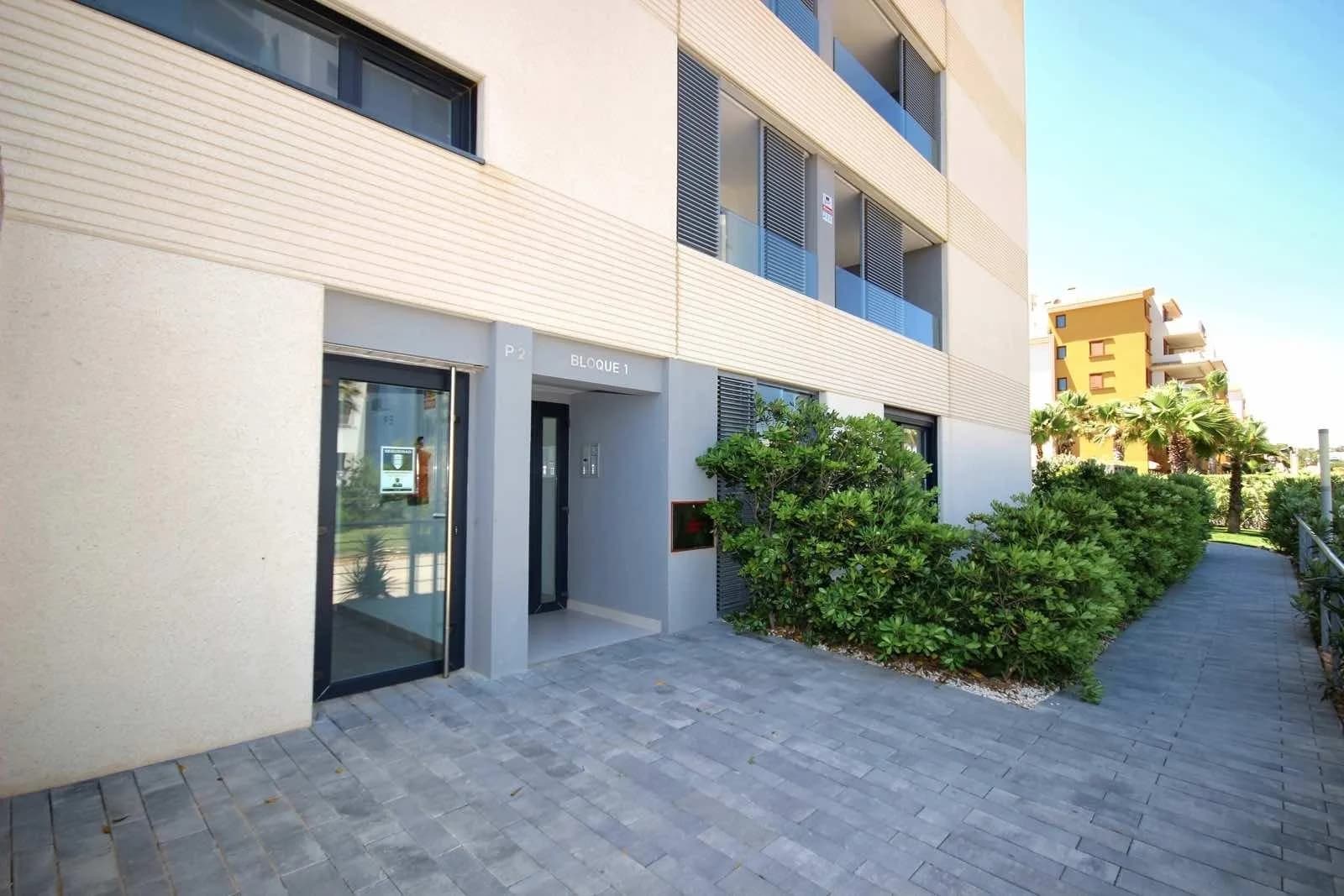 Apartment de 3 dormitorios en venta en Torrevieja, Alicante - Image 8