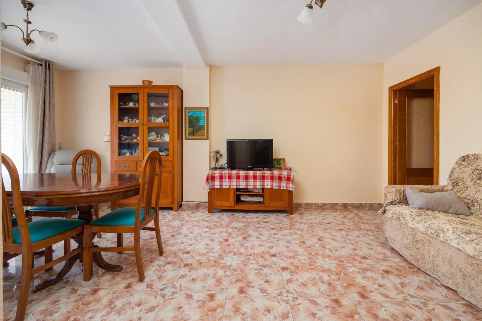 Villa de 3 dormitorios en venta en Torrevieja, Alicante - Image 2
