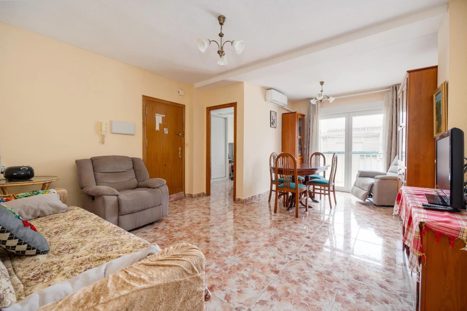 Villa de 3 dormitorios en venta en Torrevieja, Alicante - Image 6