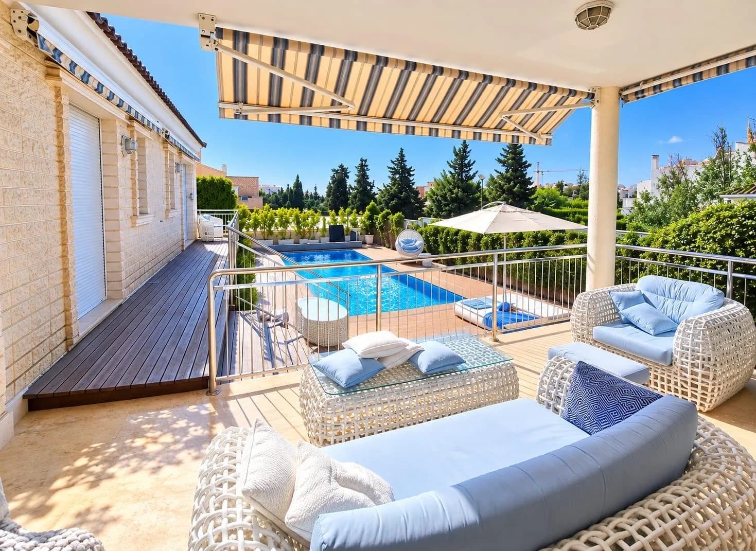 Villa de 5 dormitorios en venta en Torrevieja, Alicante - Image 2
