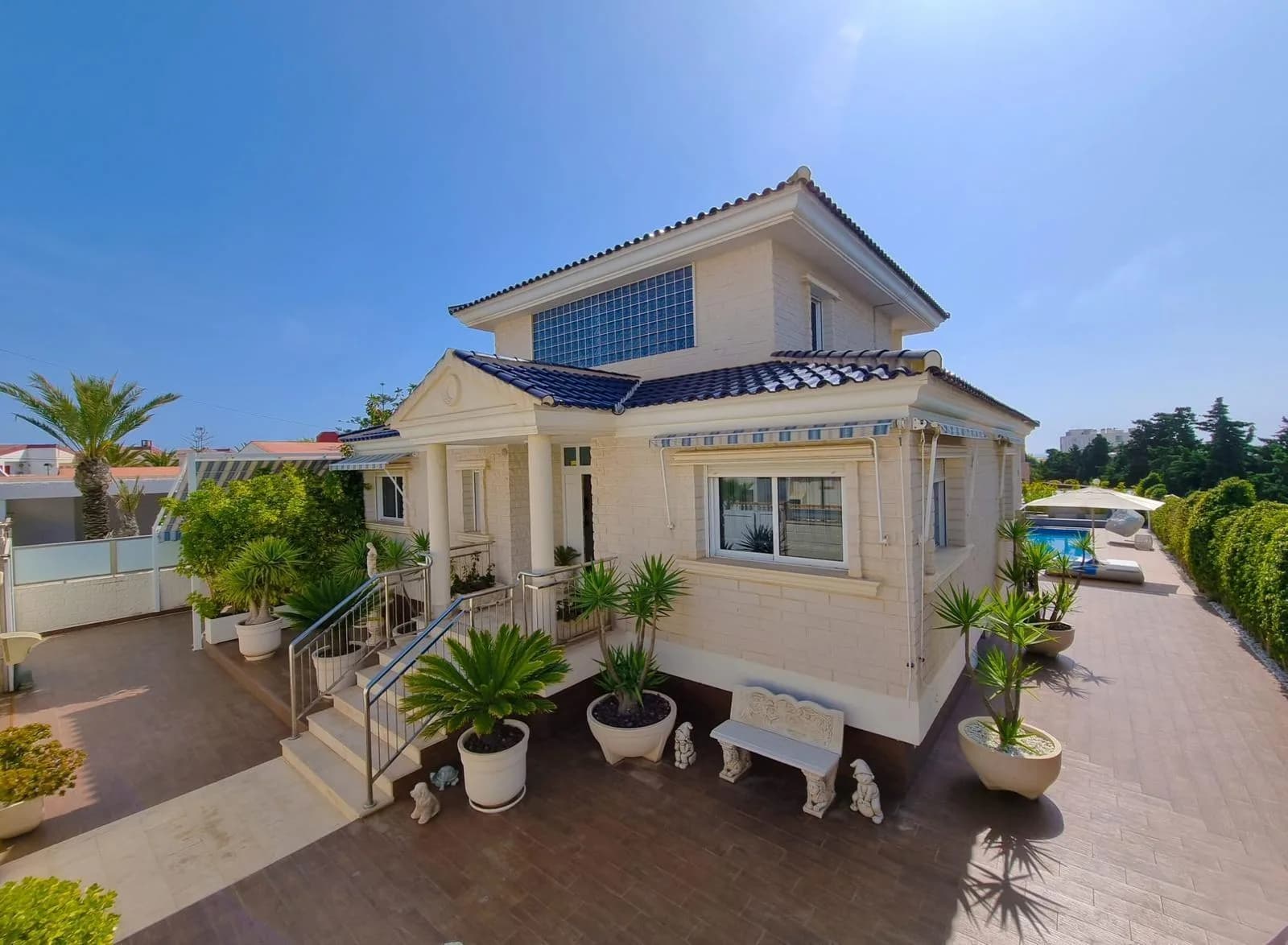 Villa de 5 dormitorios en venta en Torrevieja, Alicante - Image 5