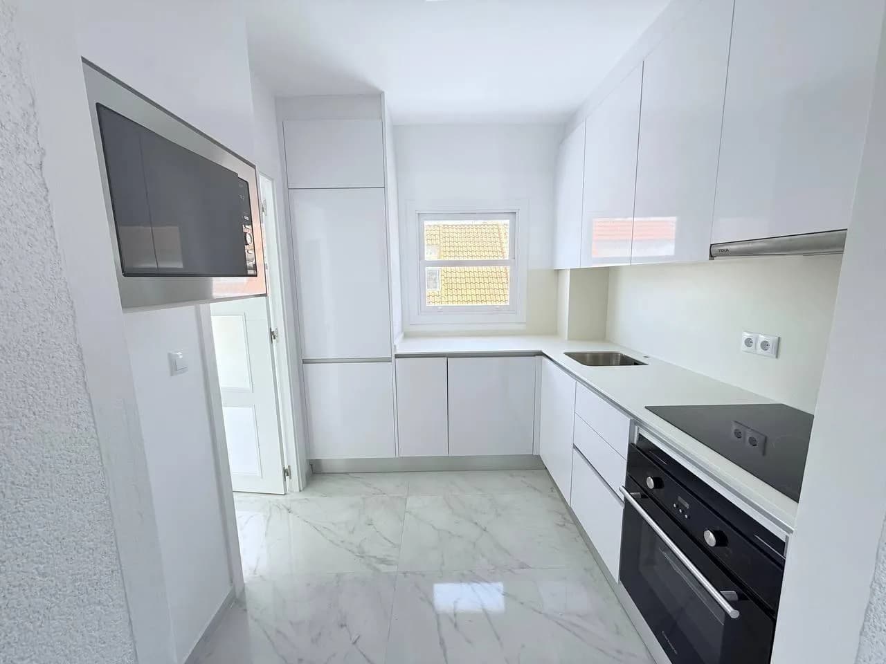 Apartment de 2 dormitorios en venta en Torrevieja, Alicante - Image 4
