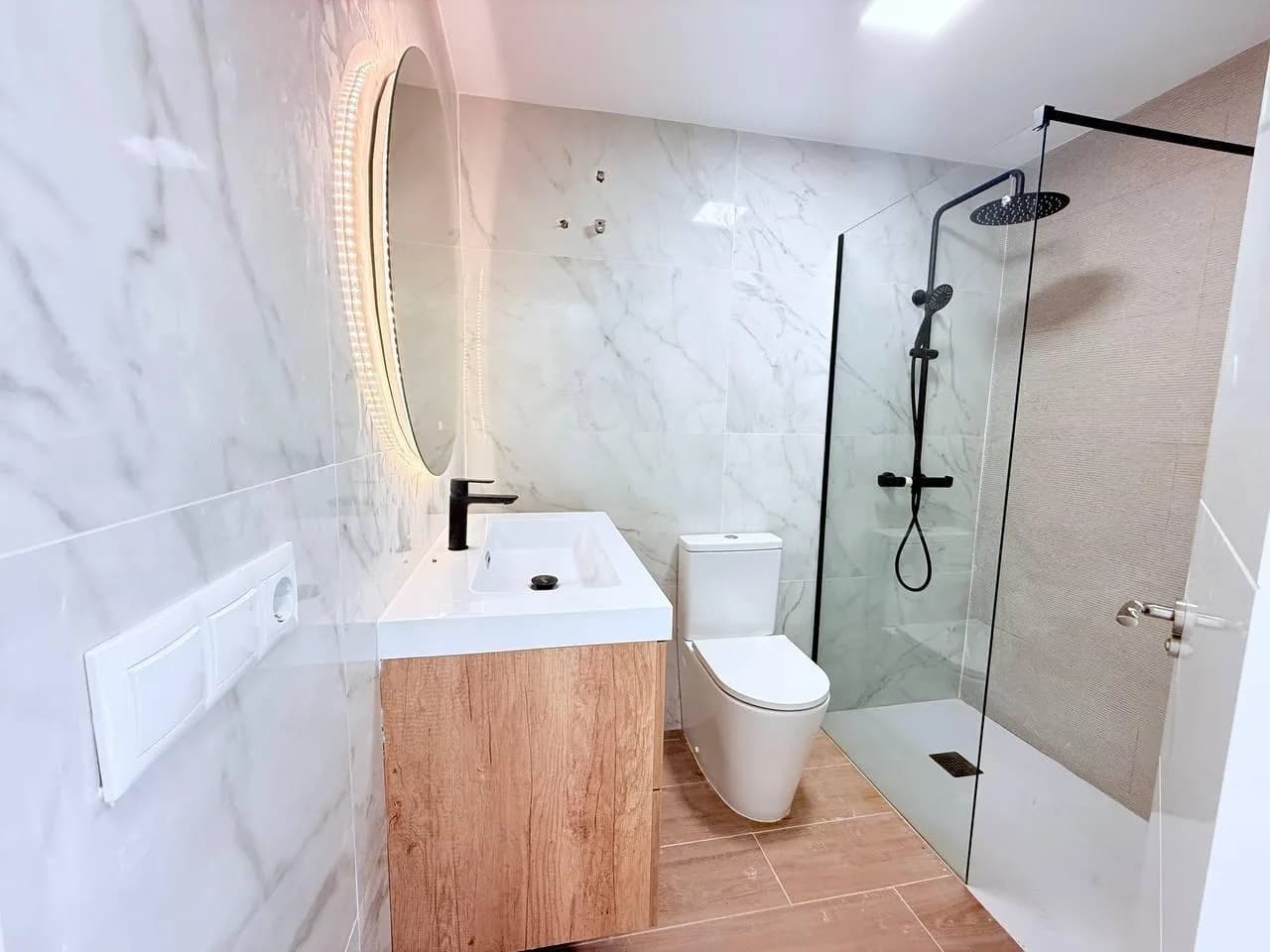 Apartment de 2 dormitorios en venta en Torrevieja, Alicante - Image 9