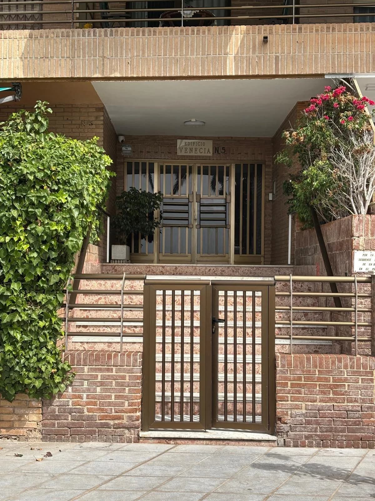 Apartment de 3 dormitorios en venta en Torrevieja, Alicante - Image 3