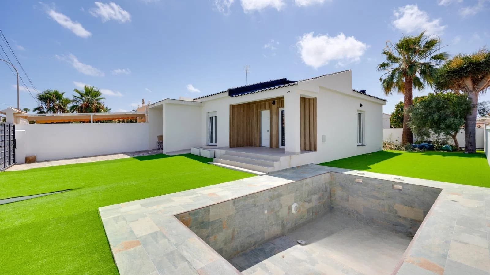 Villa de 4 dormitorios en venta en Torrevieja, Alicante