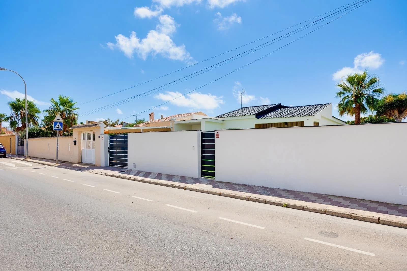 Villa de 4 dormitorios en venta en Torrevieja, Alicante - Image 6