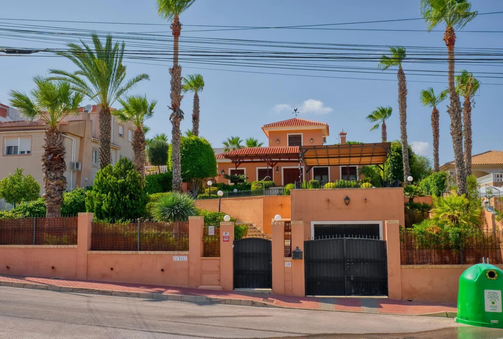 Villa de 4 dormitorios en venta en Torrevieja, Alicante