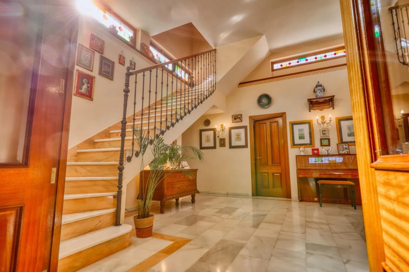 Villa de 4 dormitorios en venta en Torrevieja, Alicante - Image 3