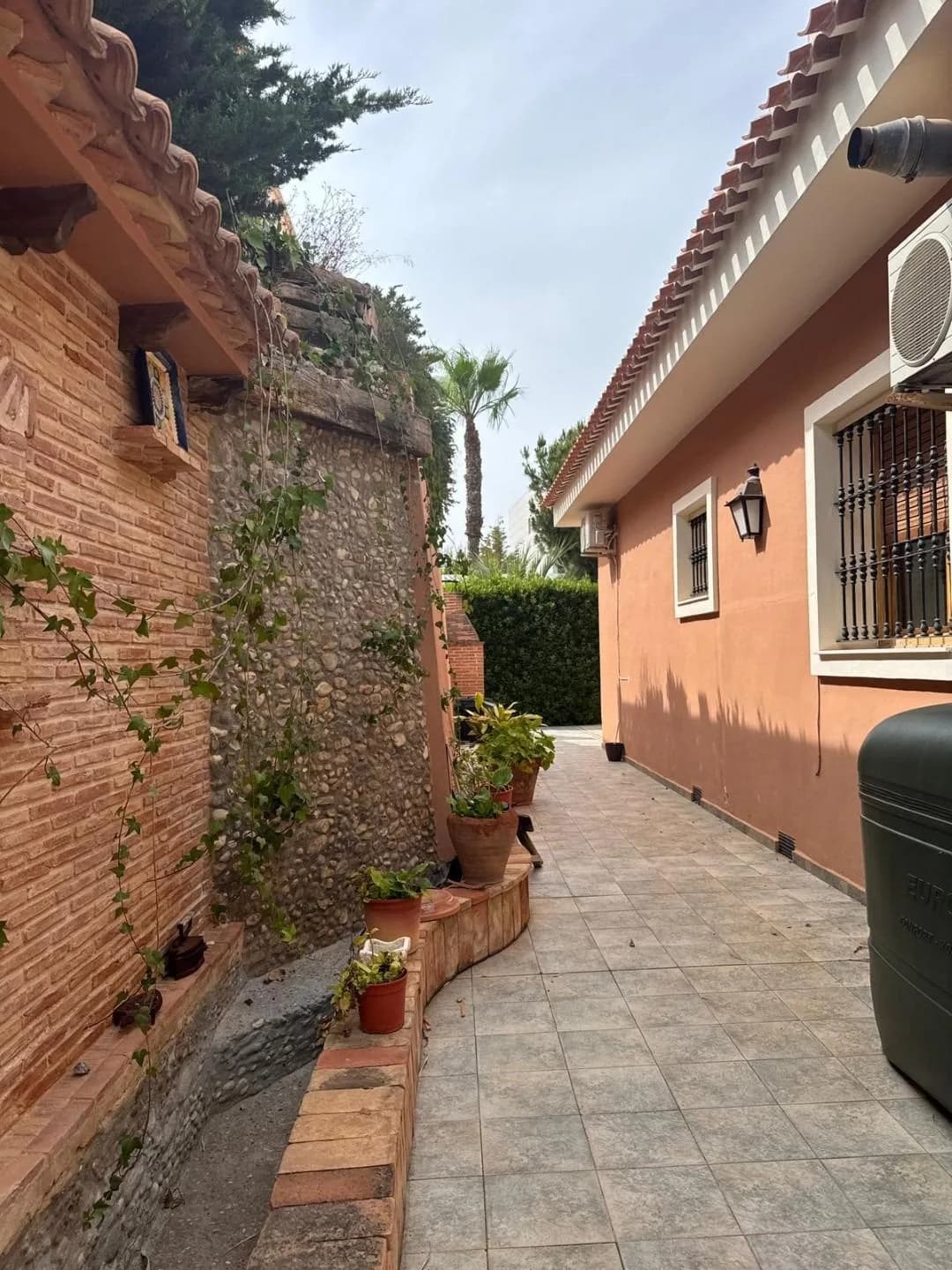 Villa de 4 dormitorios en venta en Torrevieja, Alicante - Image 4