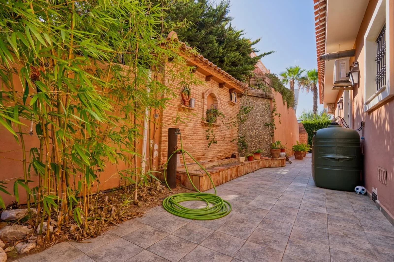 Villa de 4 dormitorios en venta en Torrevieja, Alicante - Image 8