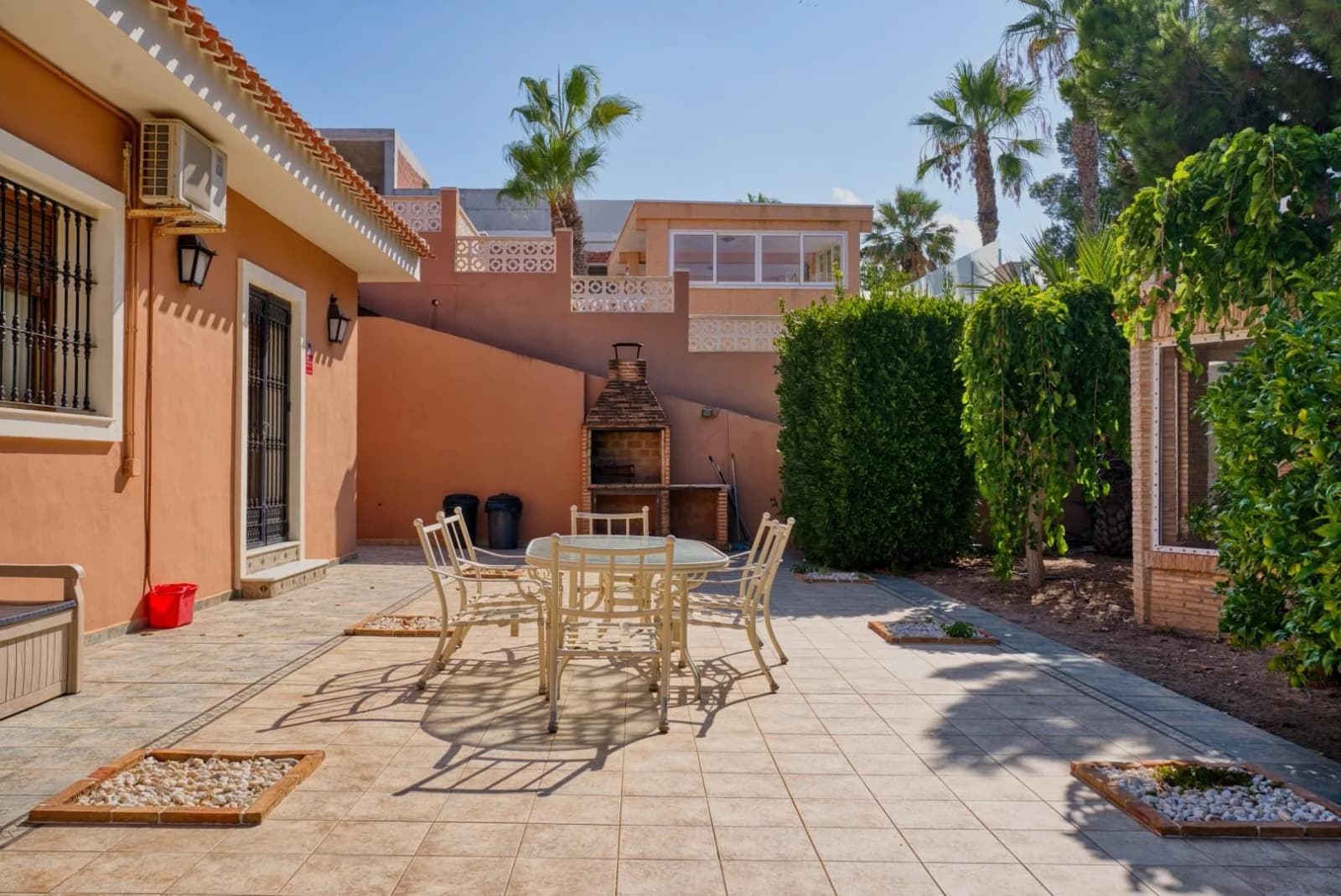 Villa de 4 dormitorios en venta en Torrevieja, Alicante - Image 9