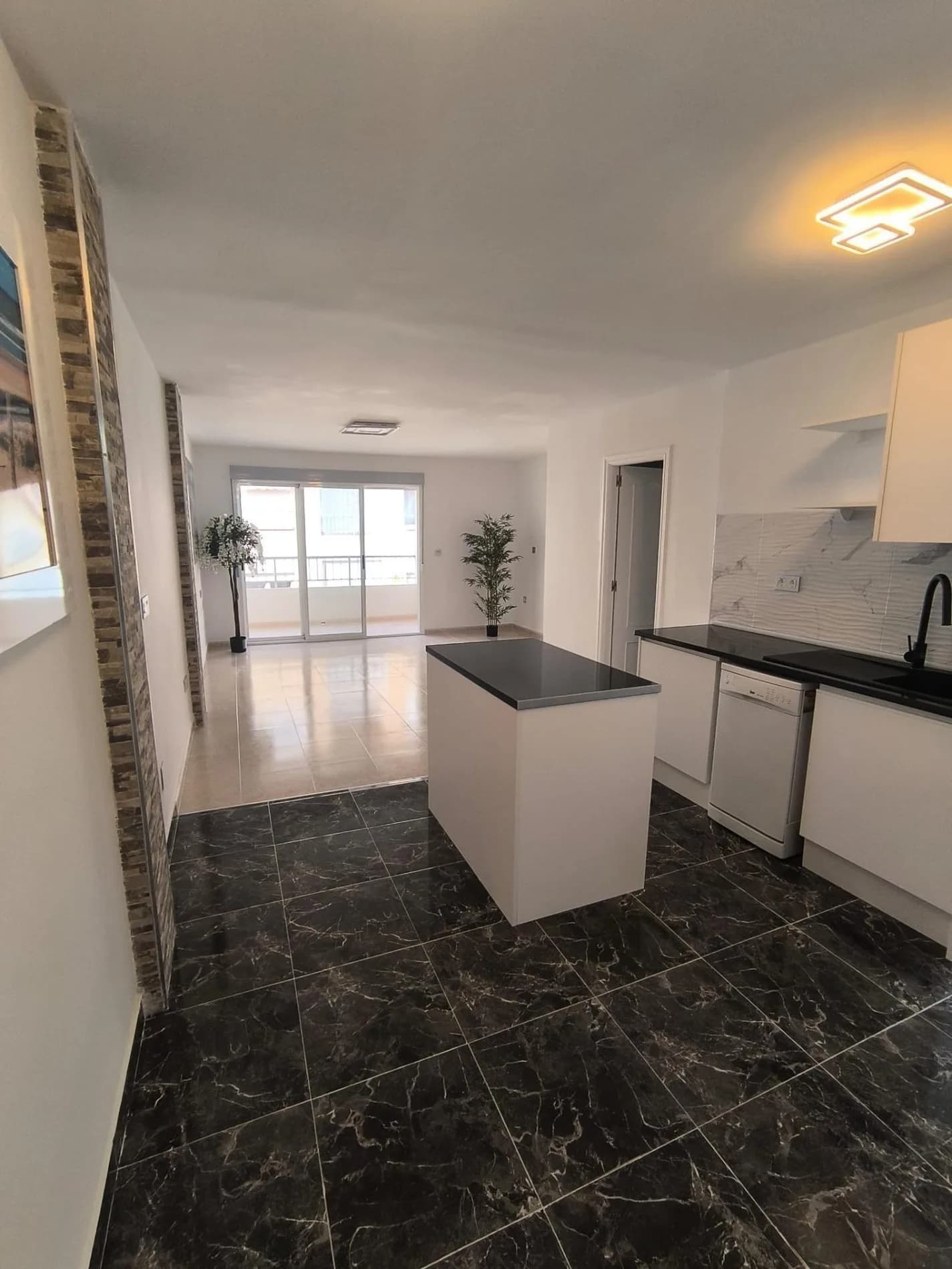 Apartment de 3 dormitorios en venta en Torrevieja, Alicante - Image 7