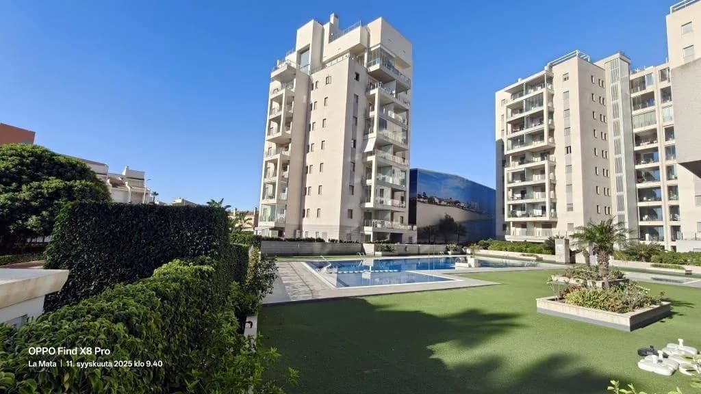 Apartment de 2 dormitorios en venta en Torrevieja, Alicante - Image 3